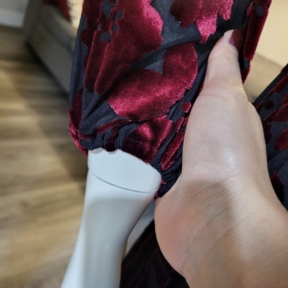 TAYLOR - Burgundy & Black Burnout Floral Velvet Sheath Cocktail Dress - Picture 9 of 14